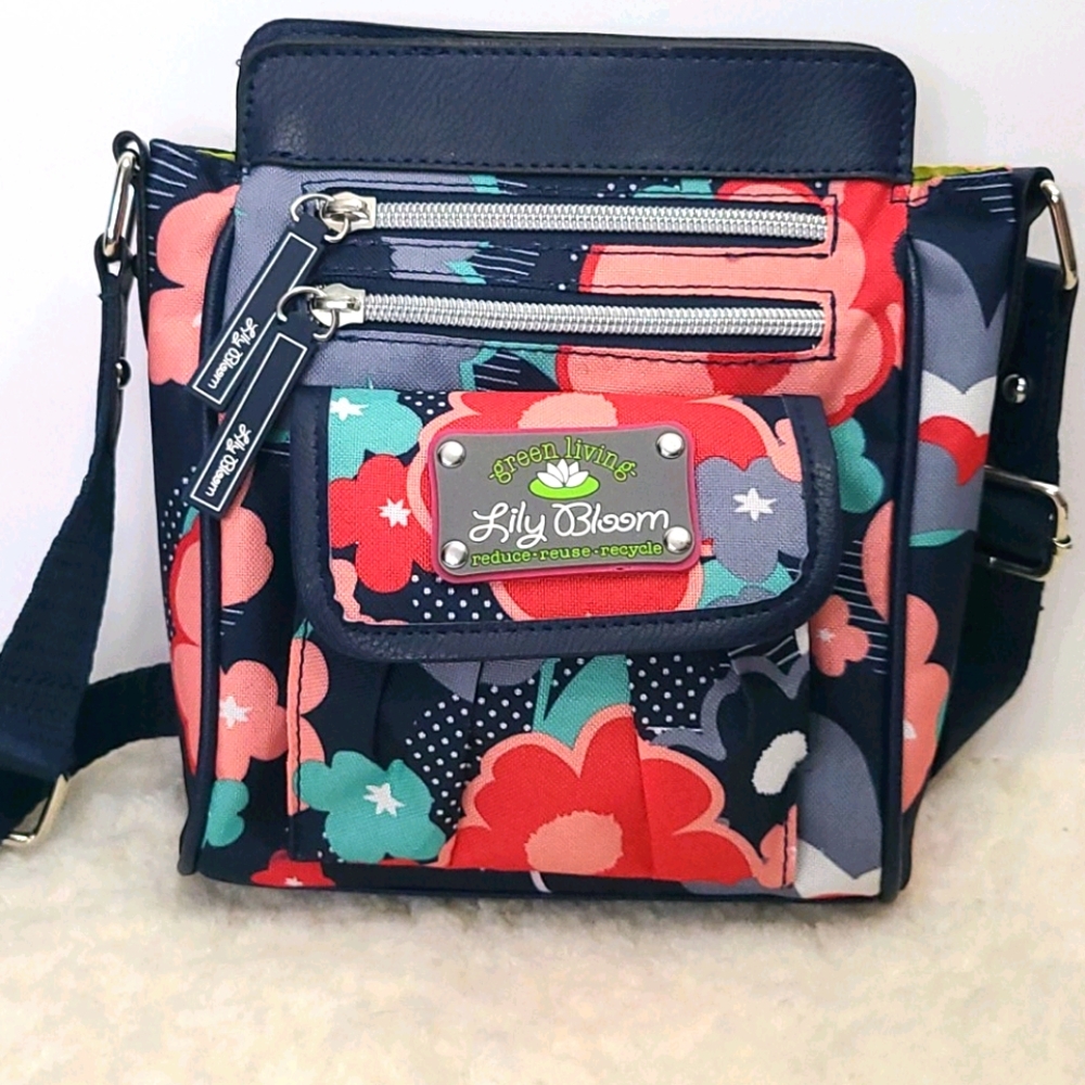 NWOT. Sweet Lily Bloom Crossbody Bag. Perfect for carrying phone.